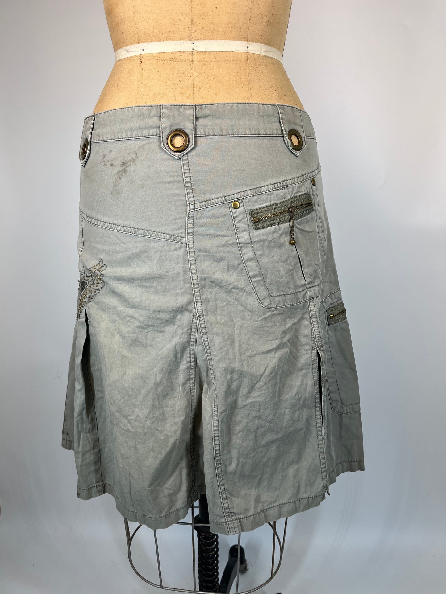 Army Skirt With Cool Zipper Details and Embroidery
