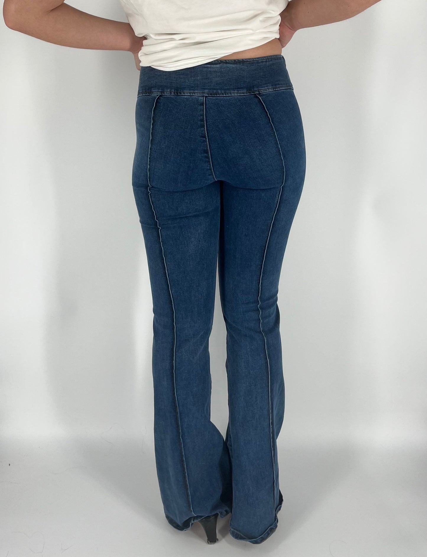 Y2K-Style Jeans With Oversized Square Belt and Flare Leg