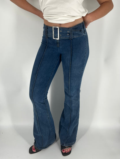 Y2K-Style Jeans With Oversized Square Belt and Flare Leg