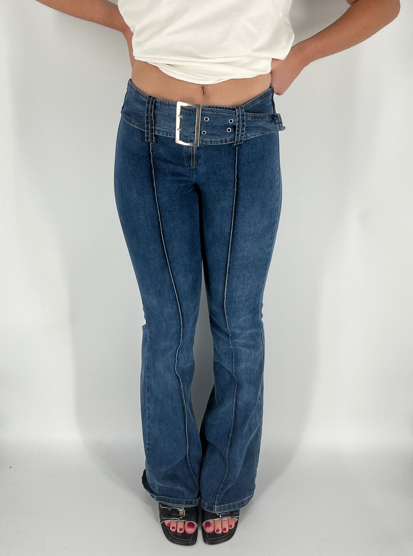 Y2K-Style Jeans With Oversized Square Belt and Flare Leg