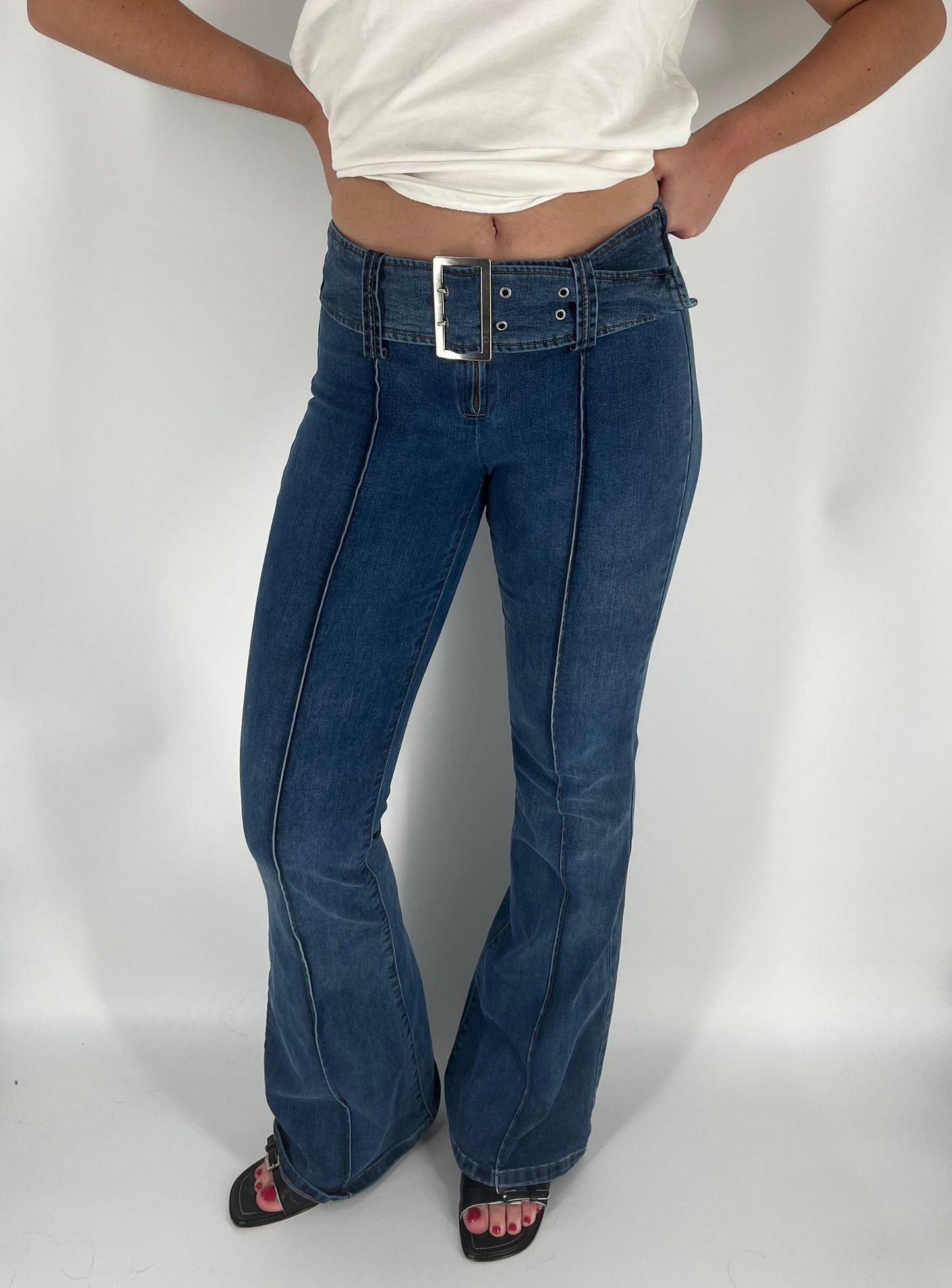 Y2K-Style Jeans With Oversized Square Belt and Flare Leg